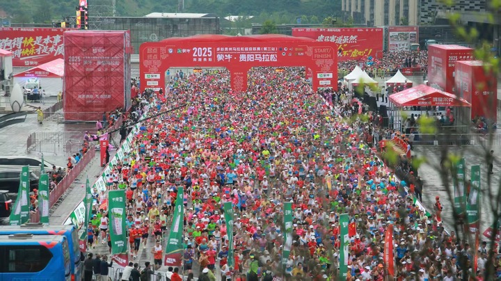 多彩贵州城, 凭借自然生 多彩贵州城, 凭借自然生