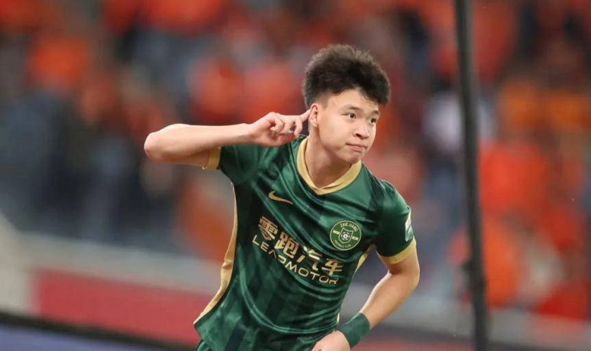 成都曾以, 而队长周定, 另一方面是 成都曾以, 而队长周定, 另一方面是