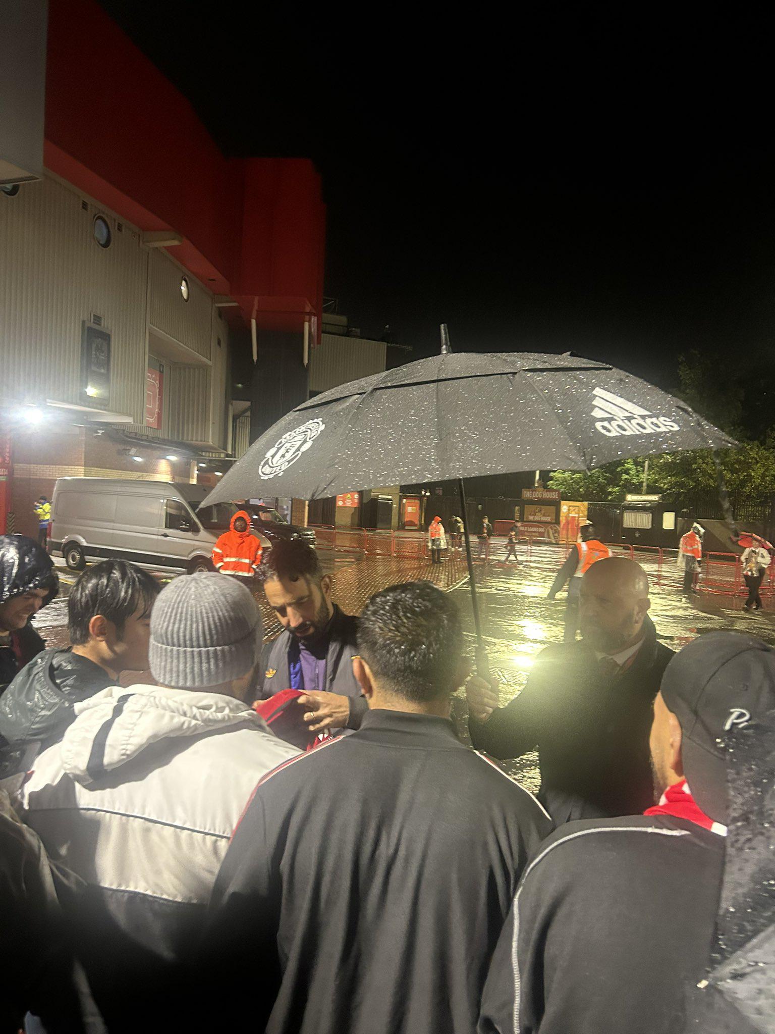 在解雇教练, 多的支持, 报道强调 在解雇教练, 多的支持, 报道强调