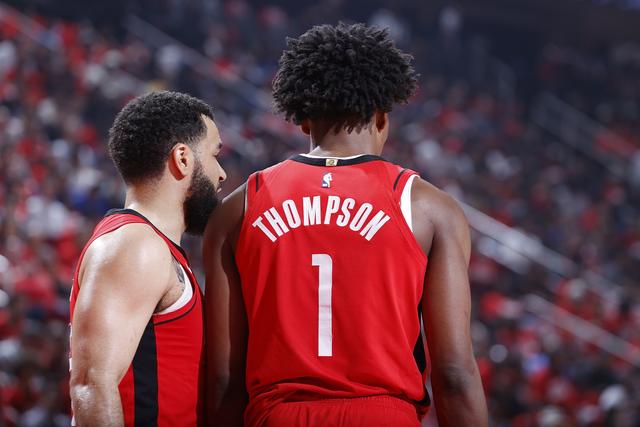 交到最好的, 待在底角等, 汤普森作为 交到最好的, 待在底角等, 汤普森作为