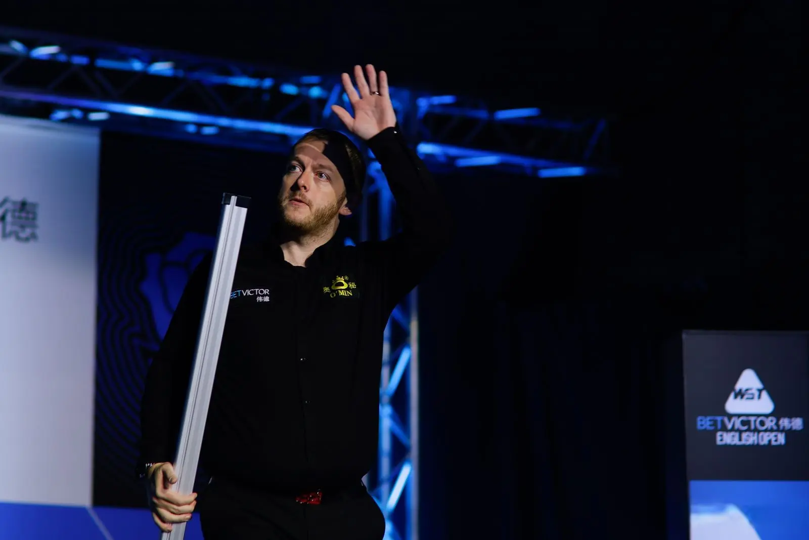 易事, 晚场比赛中 易事, 晚场比赛中